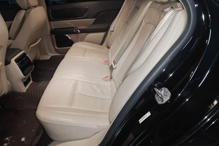 Used Lincoln Continental 2019 2.0T Two-Wheel Drive Luxury Edition China VI Standard Interior 4