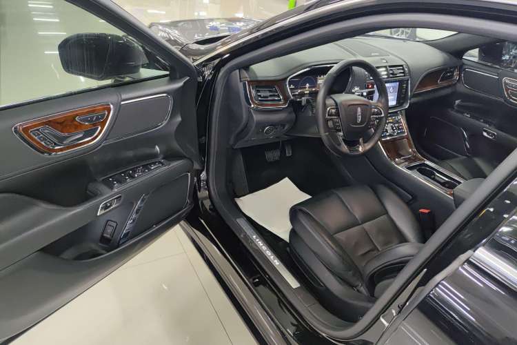 Used Lincoln Continental 2019 2.0T Two-Wheel Drive Luxury Edition China VI Standard Interior 4