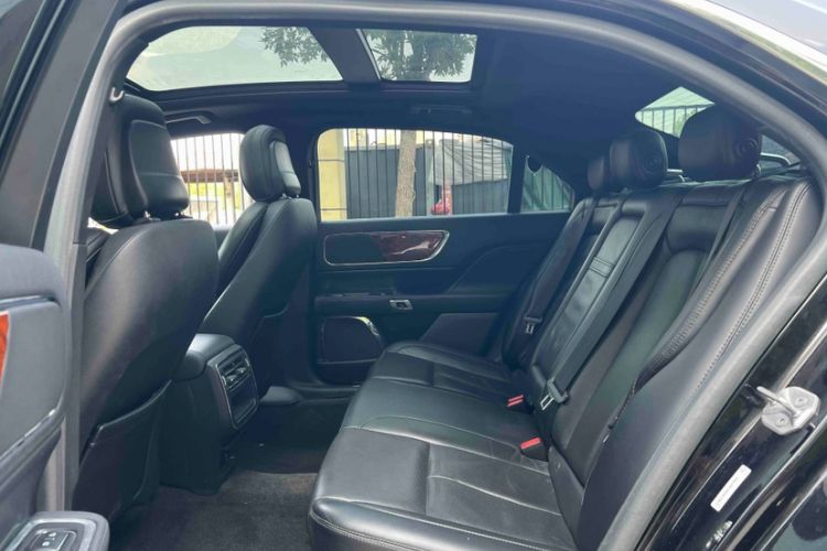 Used Lincoln Continental 2019 2.0T Two-Wheel Drive Luxury Edition China VI Standard Interior 4