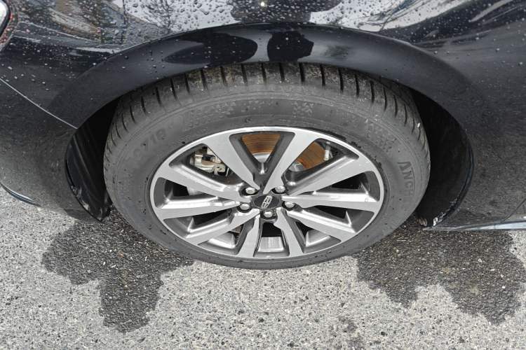 Used Lincoln Continental 2019 2.0T Two-Wheel Drive Luxury Edition China VI Standard Left Front Wheel Hub