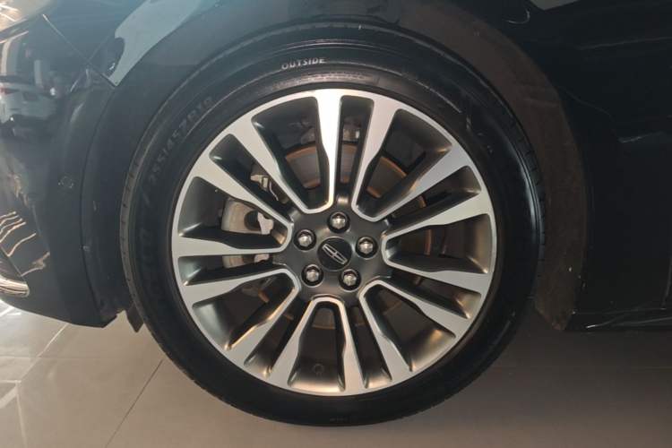 Used Lincoln Continental 2019 2.0T Two-Wheel Drive Prestige Version China VI Standard Left Front Wheel Hub