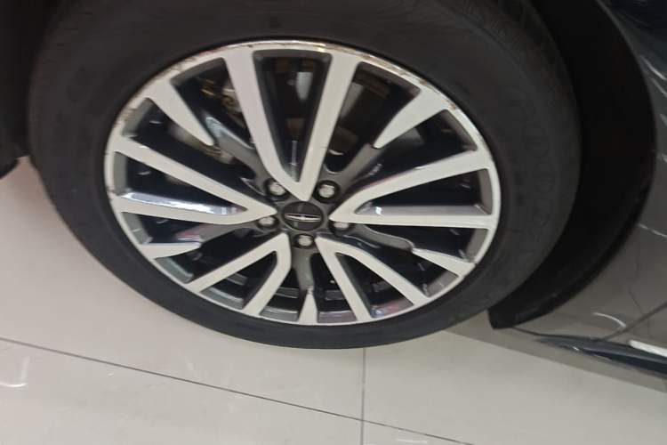 Used Lincoln Continental 2019 2.0T Two-Wheel Drive Luxury Edition China VI Standard Left Front Wheel Hub