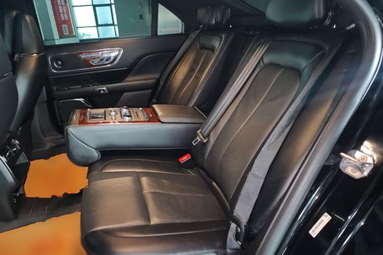 Used Lincoln Continental 2019 2.0T Two-Wheel Drive Prestige Version China VI Standard Left Rear Seat