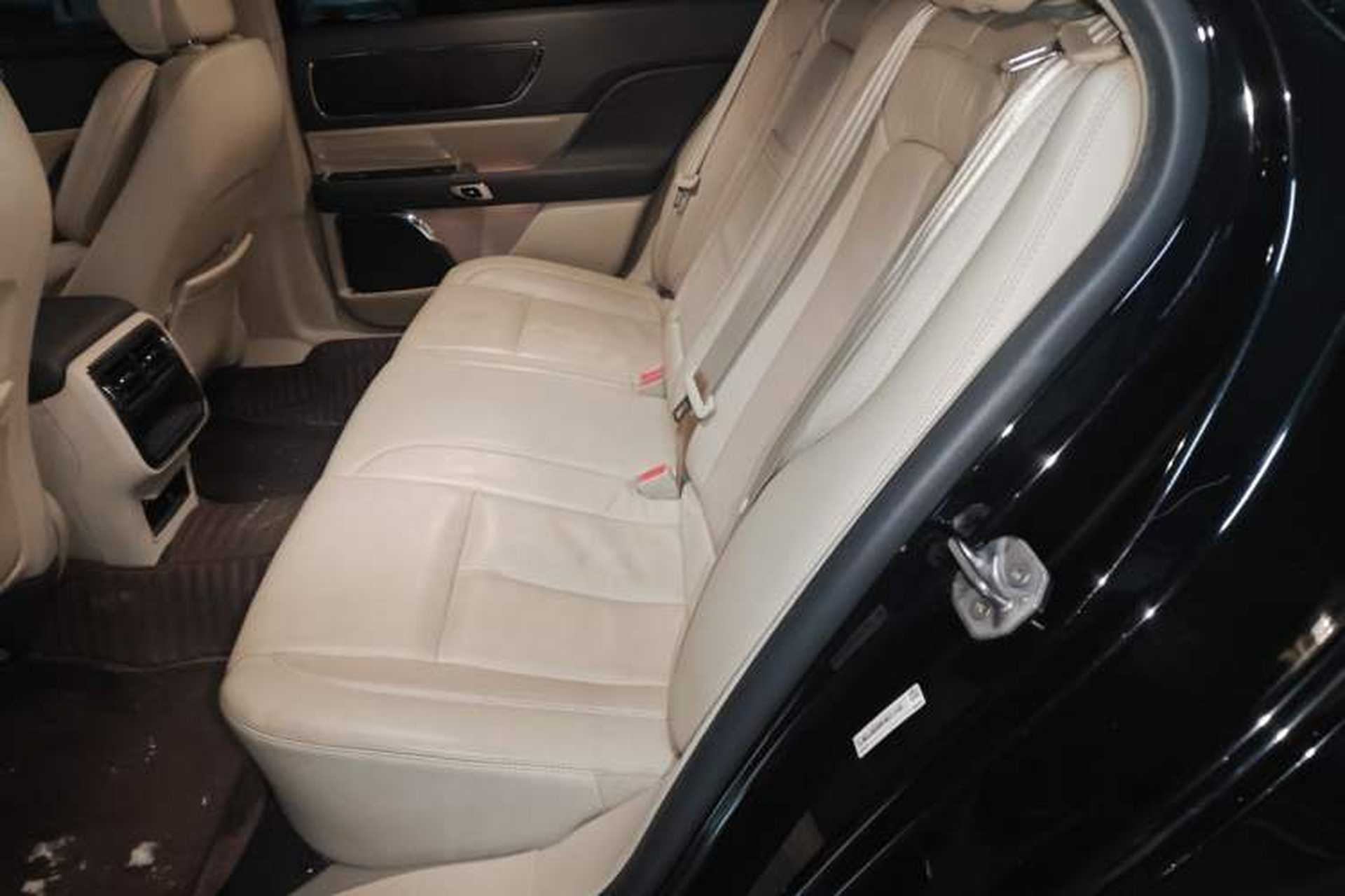 Used Lincoln Continental 2019 2.0T Two-Wheel Drive Luxury Edition China VI Standard Left Rear Seat
