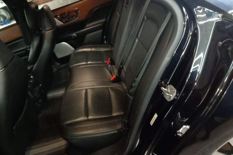 Used Lincoln Continental 2019 2.0T Two-Wheel Drive Prestige Version China VI Standard Left Rear Seat