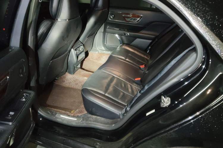 Used Lincoln Continental 2019 2.0T Two-Wheel Drive Prestige Version China VI Standard Left Rear Seat