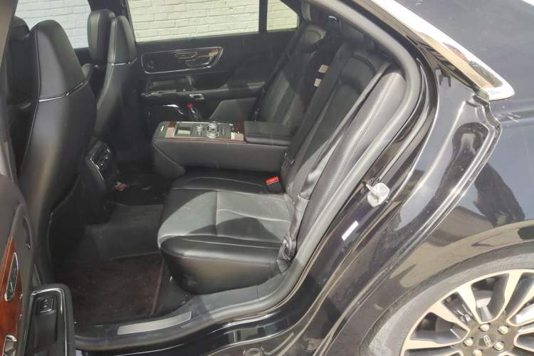 Used Lincoln Continental 2019 2.0T Two-Wheel Drive Prestige Version China VI Standard Left Rear Seat