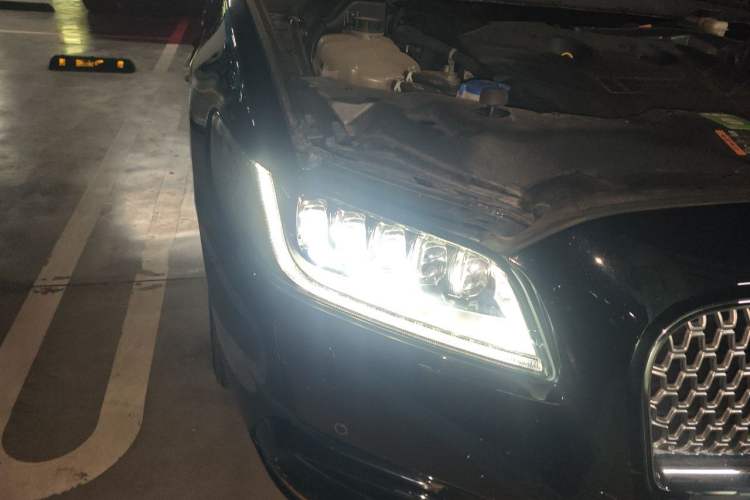Used Lincoln Continental 2019 2.0T Two-Wheel Drive Prestige Version China VI Standard Right Front Headlight
