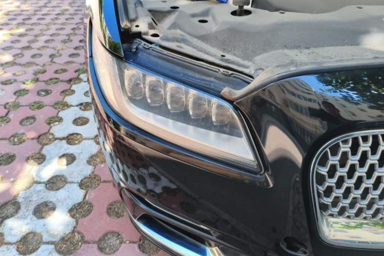 Used Lincoln Continental 2019 2.0T Two-Wheel Drive Luxury Edition China VI Standard Right Front Headlight