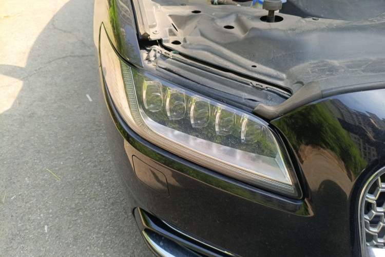 Used Lincoln Continental 2019 2.0T Two-Wheel Drive Prestige Version China VI Standard Right Front Headlight