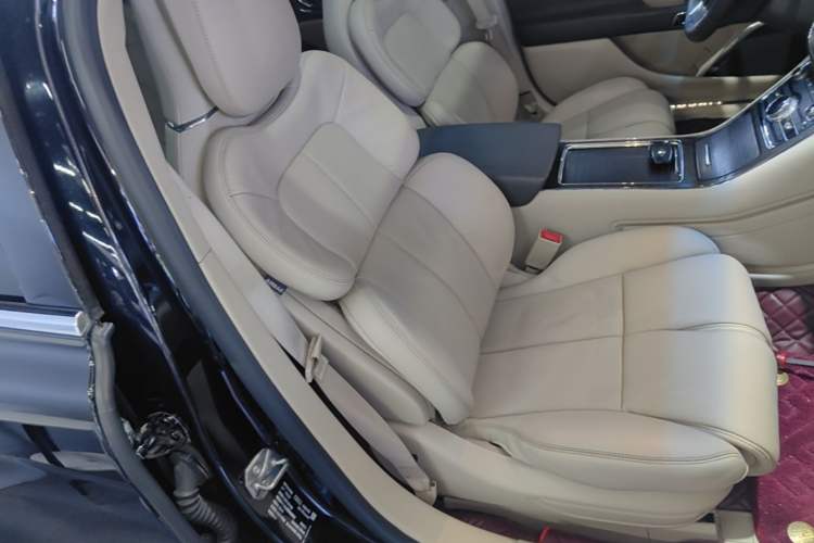Used Lincoln Continental 2019 2.0T Two-Wheel Drive Prestige Version China VI Standard Right Front Seat