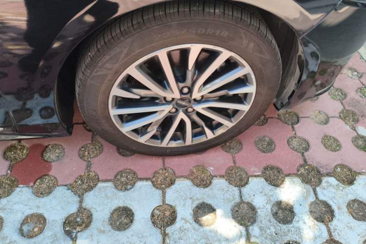 Used Lincoln Continental 2019 2.0T Two-Wheel Drive Luxury Edition China VI Standard Right Front Wheel Hub