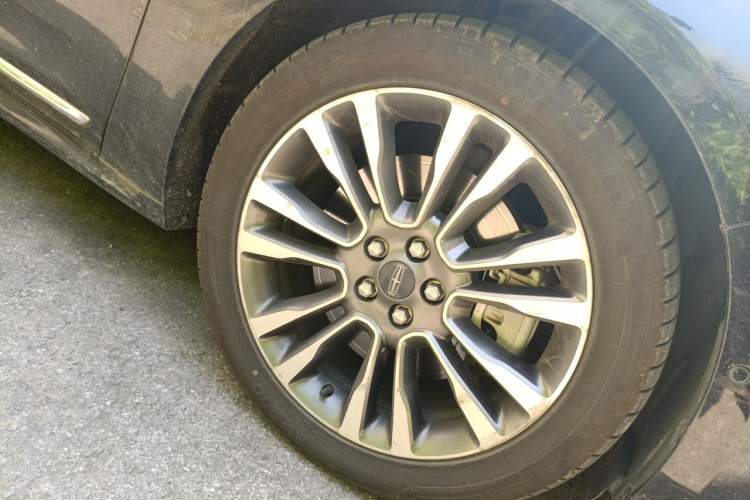 Used Lincoln Continental 2019 2.0T Two-Wheel Drive Prestige Version China VI Standard Right Front Wheel Hub
