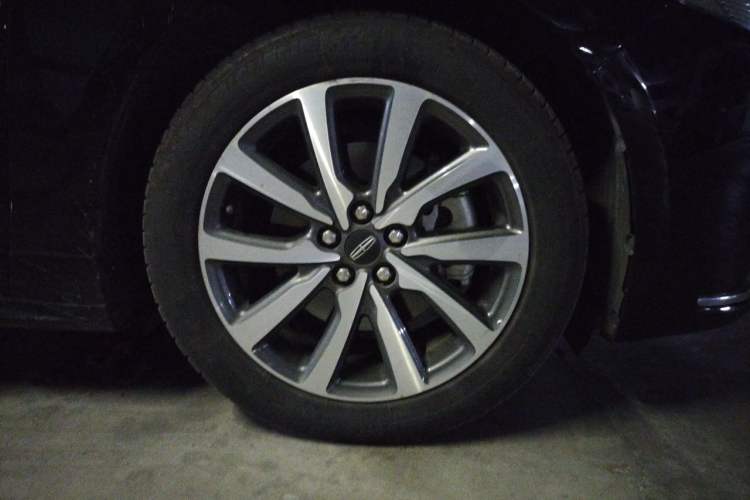 Used Lincoln Continental 2019 2.0T Two-Wheel Drive Luxury Edition China VI Standard Right Front Wheel Hub