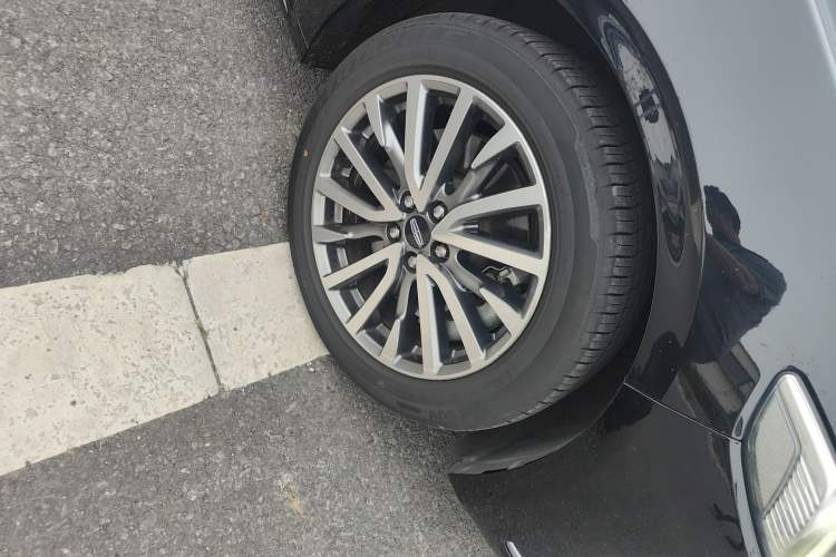 Used Lincoln Continental 2019 2.0T Two-Wheel Drive Luxury Edition China VI Standard Right Front Wheel Hub