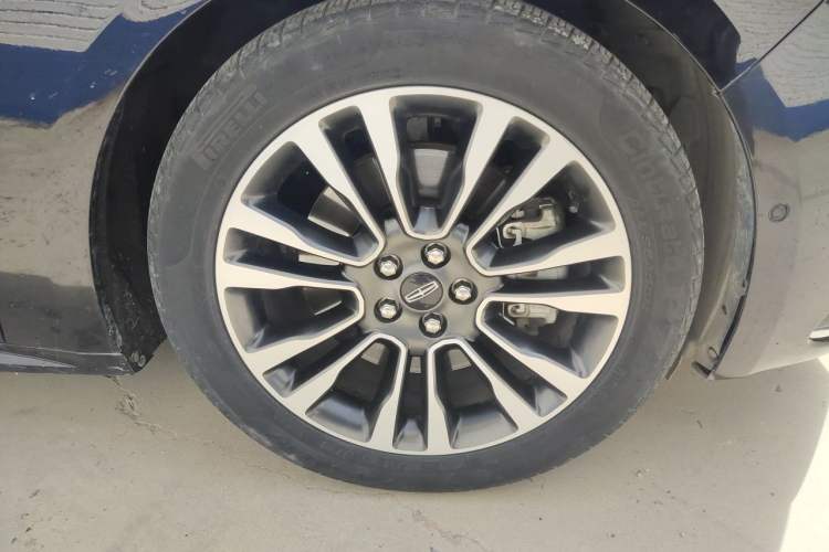 Used Lincoln Continental 2019 2.0T Two-Wheel Drive Prestige Version China VI Standard Right Front Wheel Hub