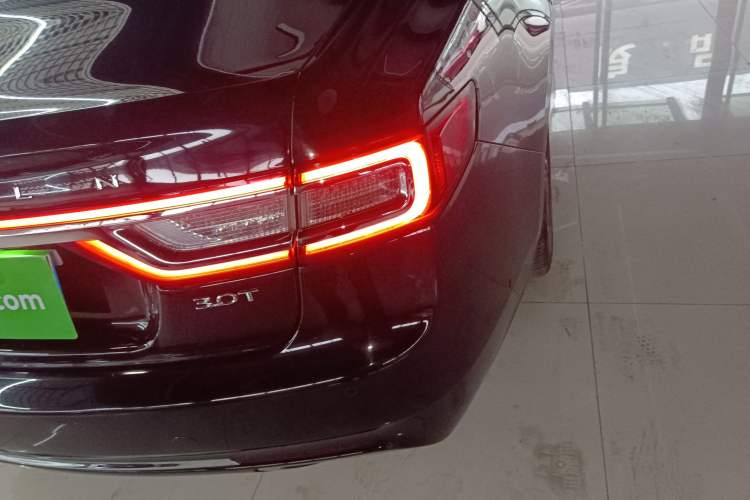Used Lincoln Continental 2019 2.0T Two-Wheel Drive Prestige Version China VI Standard Right Rear Taillight