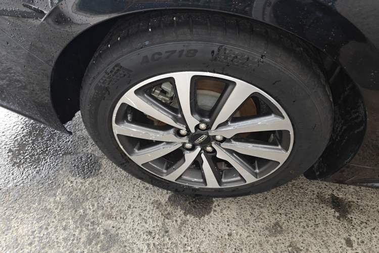 Used Lincoln Continental 2019 2.0T Two-Wheel Drive Luxury Edition China VI Standard Right Rear Wheel Hub