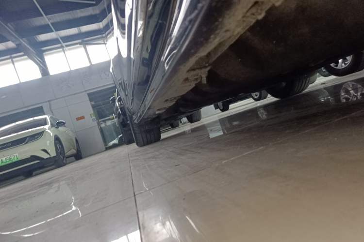 Used Lincoln Continental 2019 2.0T Two-Wheel Drive Prestige Version China VI Standard Right Side Sill