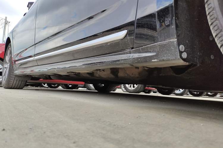Used Lincoln Continental 2019 2.0T Two-Wheel Drive Luxury Edition China VI Standard Right Side Sill