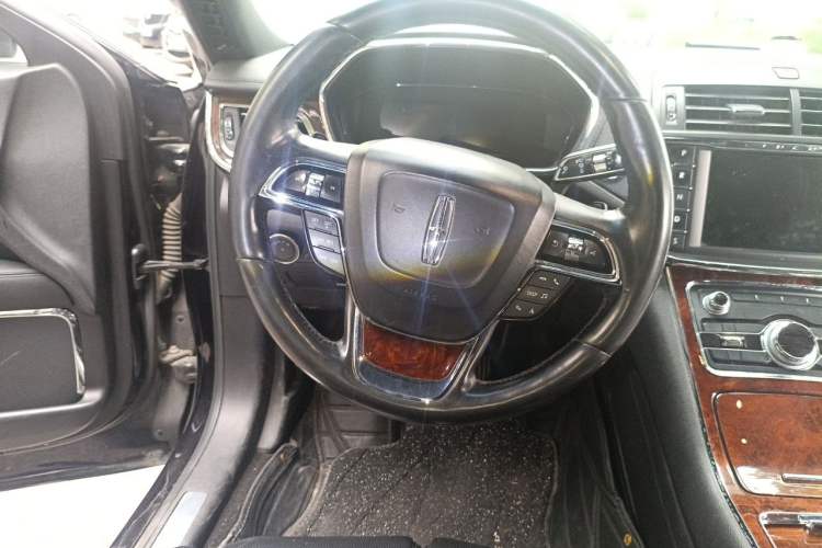 Used Lincoln Continental 2019 2.0T Two-Wheel Drive Luxury Edition China VI Standard Steering Wheel