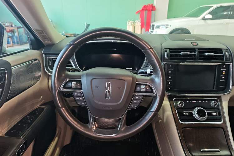 Used Lincoln Continental 2019 2.0T Two-Wheel Drive Luxury Edition China VI Standard Steering Wheel