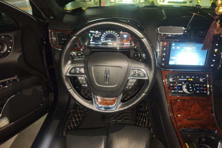Used Lincoln Continental 2019 2.0T Two-Wheel Drive Prestige Version China VI Standard Steering Wheel