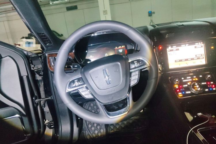 Used Lincoln Continental 2019 2.0T Two-Wheel Drive Luxury Edition China VI Standard Steering Wheel