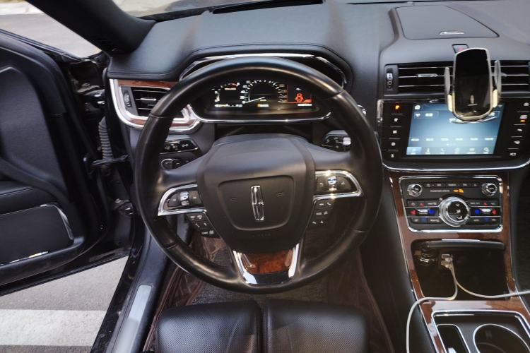 Used Lincoln Continental 2019 2.0T Two-Wheel Drive Prestige Version China VI Standard Steering Wheel