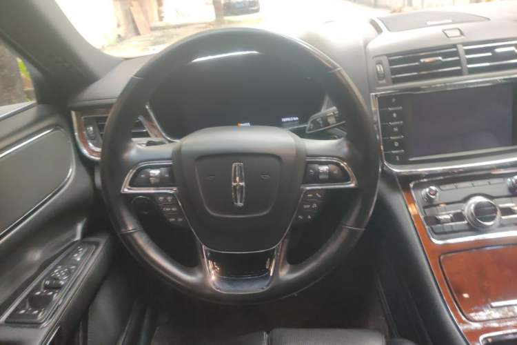 Used Lincoln Continental 2019 2.0T Two-Wheel Drive Luxury Edition China VI Standard Steering Wheel