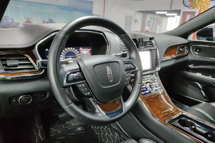 Used Lincoln Continental 2019 2.0T Two-Wheel Drive Prestige Version China VI Standard Steering Wheel