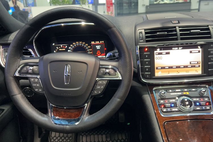 Used Lincoln Continental 2019 2.0T Two-Wheel Drive Luxury Edition China VI Standard Steering Wheel