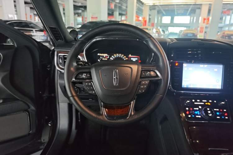 Used Lincoln Continental 2019 2.0T Two-Wheel Drive Prestige Version China VI Standard Steering Wheel