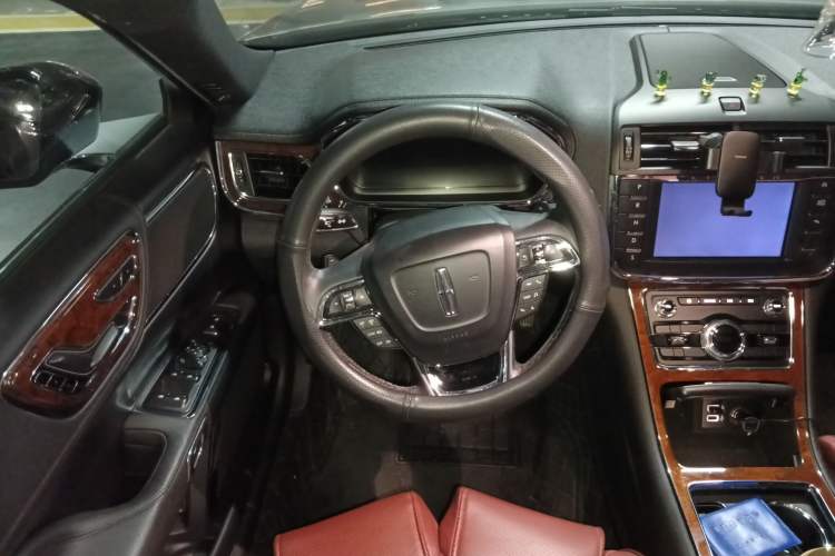 Used Lincoln Continental 2019 2.0T Two-Wheel Drive Luxury Edition China VI Standard Steering Wheel