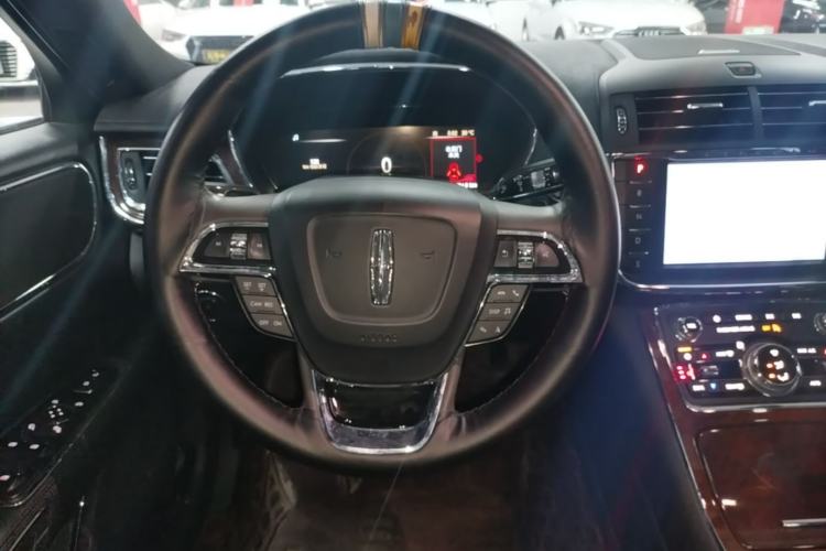 Used Lincoln Continental 2019 2.0T Two-Wheel Drive Luxury Edition China VI Standard Steering Wheel