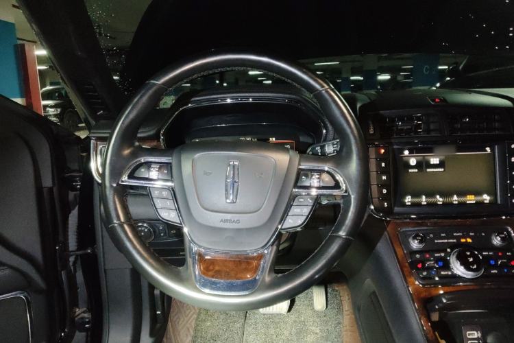 Used Lincoln Continental 2019 2.0T Two-Wheel Drive Prestige Version China VI Standard Steering Wheel