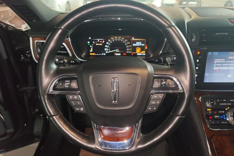 Used Lincoln Continental 2019 2.0T Two-Wheel Drive Prestige Version China VI Standard Steering Wheel
