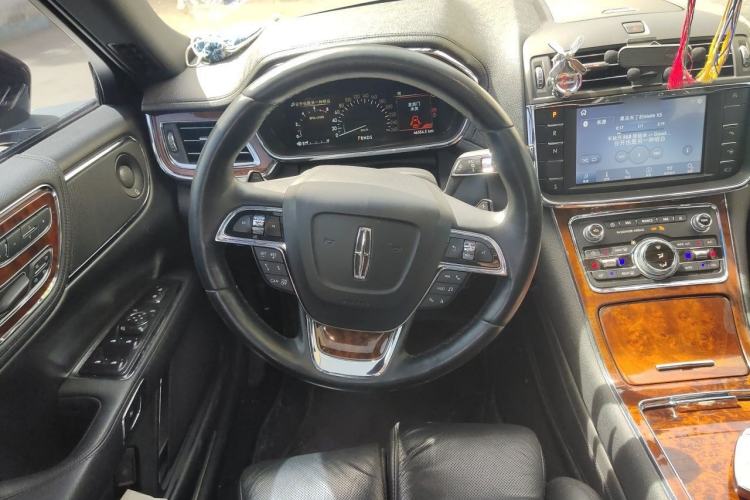 Used Lincoln Continental 2019 2.0T Two-Wheel Drive Prestige Version China VI Standard Steering Wheel