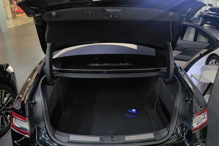 Used Lincoln Continental 2019 2.0T Two-Wheel Drive Prestige Version China VI Standard Trunk