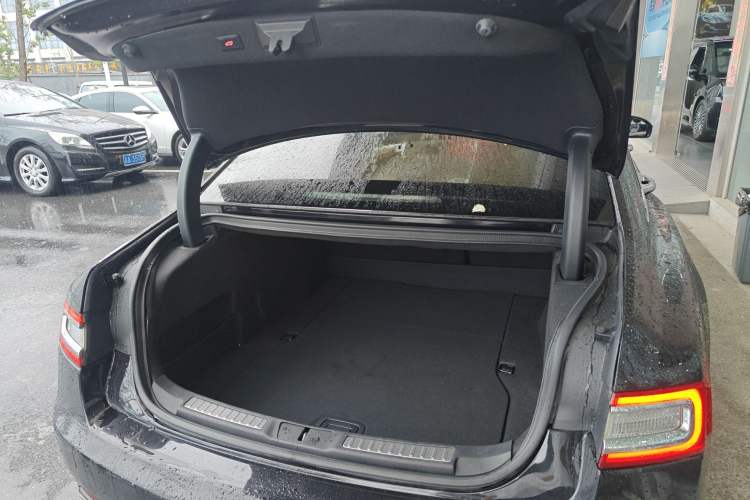 Used Lincoln Continental 2019 2.0T Two-Wheel Drive Luxury Edition China VI Standard Trunk