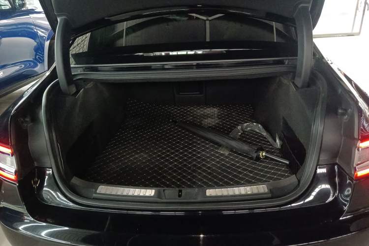 Used Lincoln Continental 2019 2.0T Two-Wheel Drive Prestige Version China VI Standard Trunk