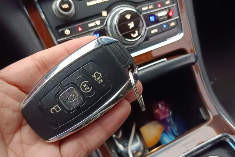 Used Lincoln Continental 2019 2.0T Two-Wheel Drive Prestige Version China VI Standard Vehicle Key