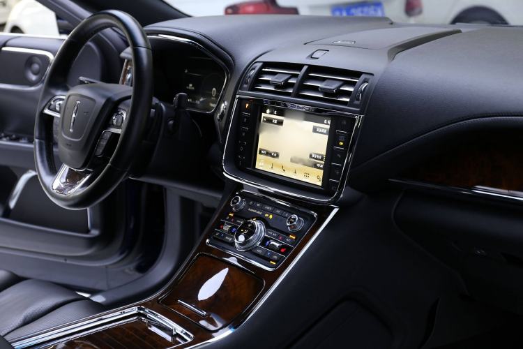 Used Lincoln Continental 2019 2.0T Two-Wheel Drive Prestige Version China VI Standard Audio And AC Panel