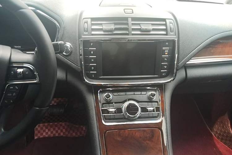 Used Lincoln Continental 2019 2.0T Two-Wheel Drive Prestige Version China VI Standard Audio And AC Panel