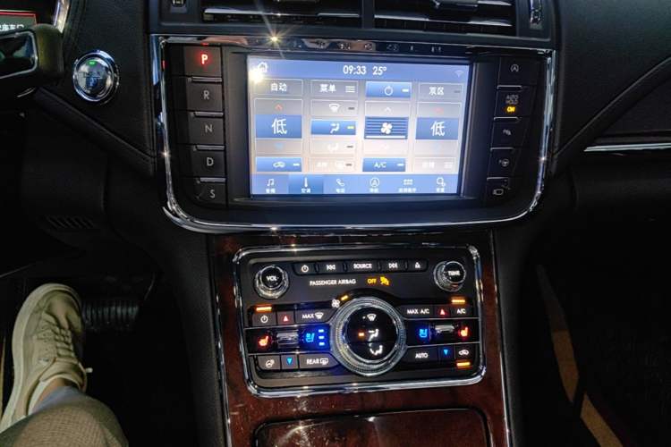Used Lincoln Continental 2019 2.0T Two-Wheel Drive Prestige Version China VI Standard Audio And AC Panel