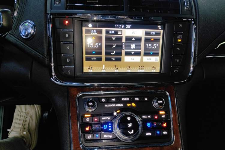Used Lincoln Continental 2019 2.0T Two-Wheel Drive Prestige Version China VI Standard Audio And AC Panel