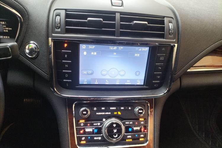 Used Lincoln Continental 2019 2.0T Two-Wheel Drive Prestige Version China VI Standard Audio And AC Panel