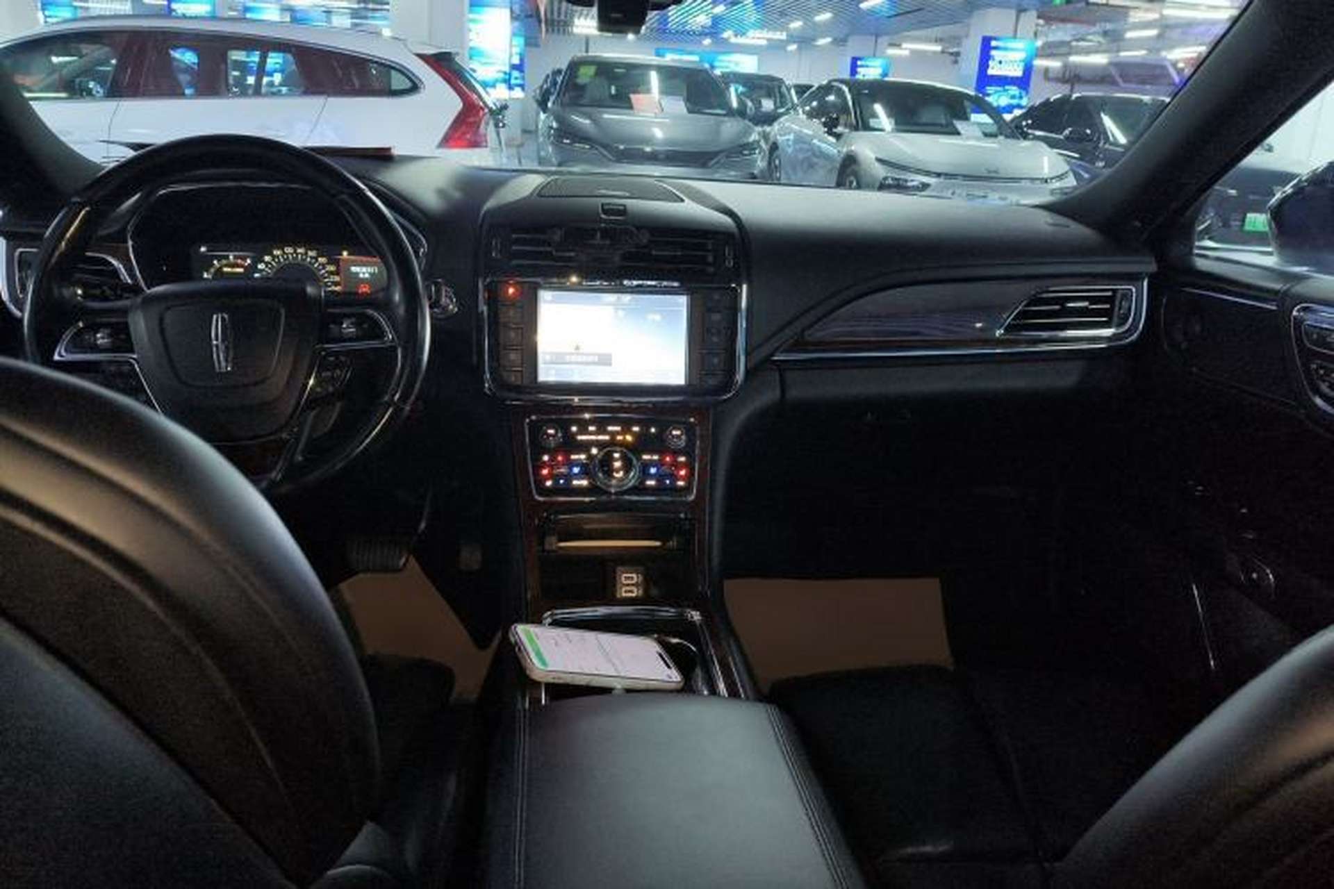Used Lincoln Continental 2019 2.0T Two-Wheel Drive Prestige Version China VI Standard Center Console