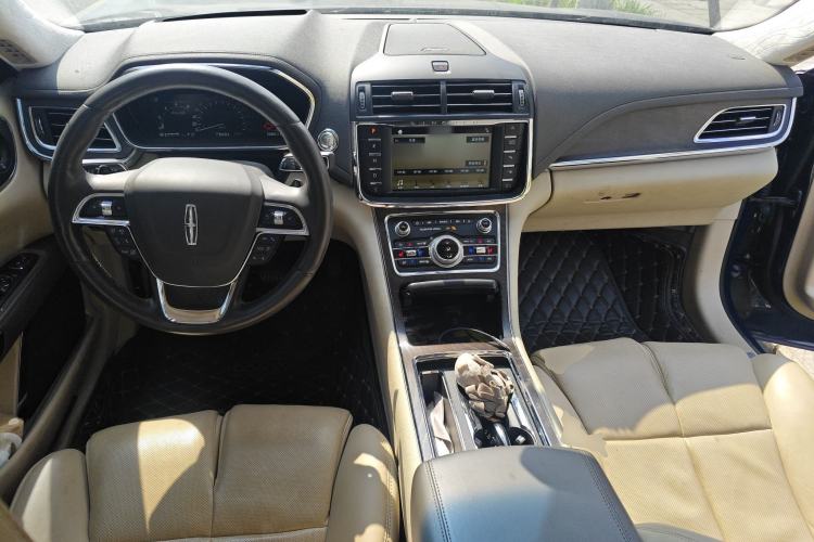 Used Lincoln Continental 2019 2.0T Two-Wheel Drive Prestige Version China VI Standard Center Console