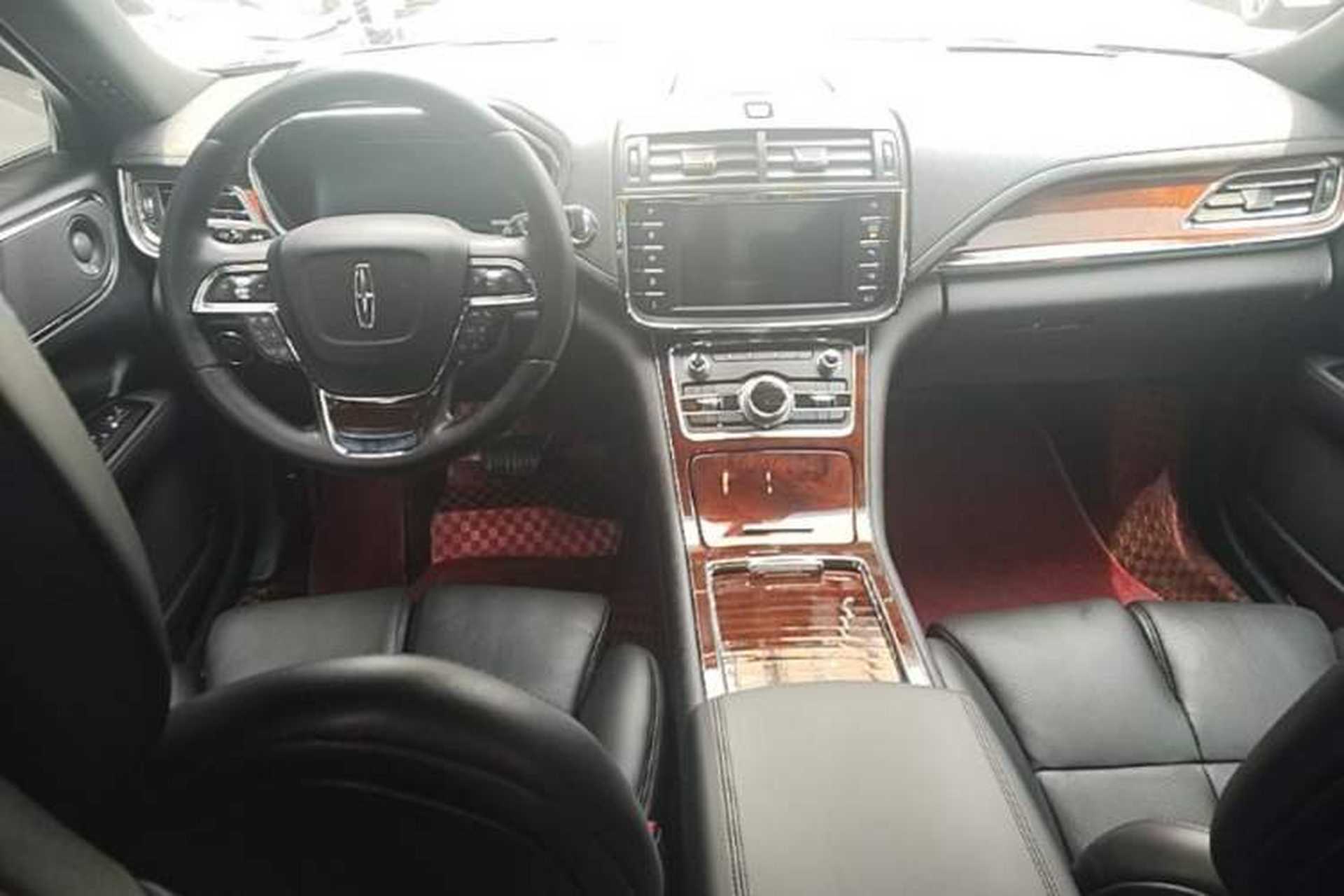 Used Lincoln Continental 2019 2.0T Two-Wheel Drive Prestige Version China VI Standard Center Console